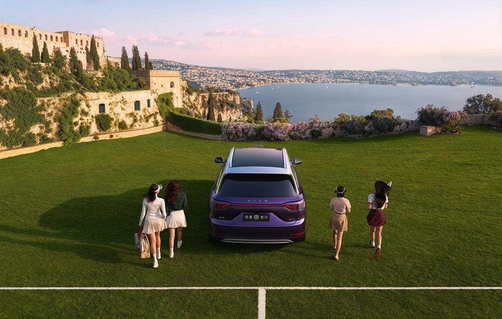 问界M9这回真给汽车装上“鹰眼”，行业风向要变了