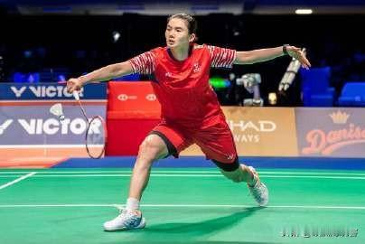 中韩尤伯杯三单对决预演，马来西亚羽毛球公开赛首轮韩悦轻松战胜金佳恩。2026年马