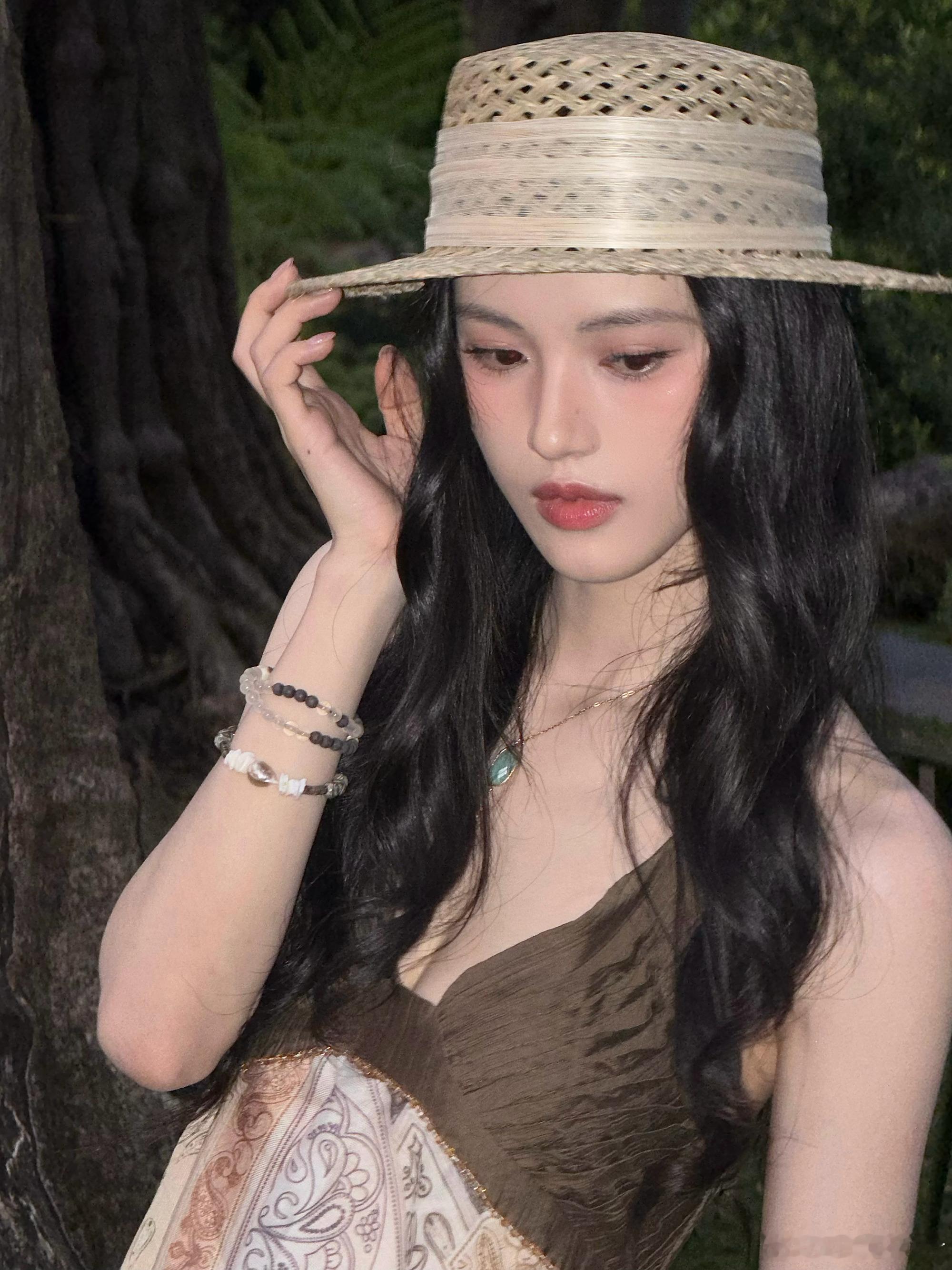 沈羽洁一看就是老吃家沈羽洁的美食vlog看着特别舒服，聊美食说得头头是道，一看