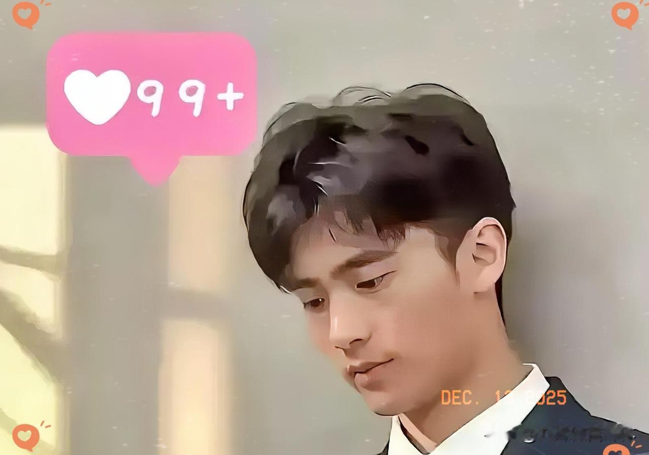 谢震轩连夜飞回香港，一下飞机就直奔谢霆锋的录音棚。18岁的他第一次把“哥”叫出