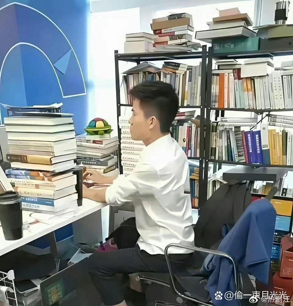 左边是董宇辉的办公室，右边是俞敏洪的办公室，说明什么？