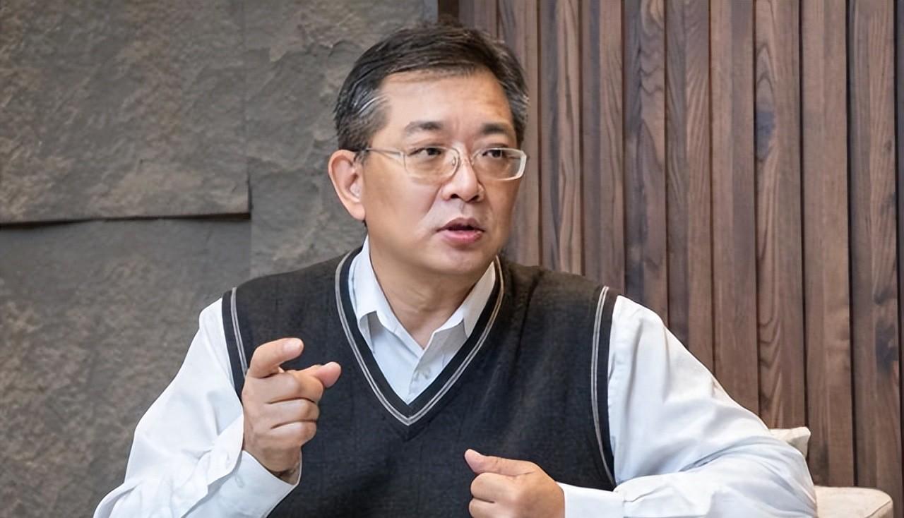 洪秀柱在眷村喊出“一中就是中国”，郑丽文坐主位没拦，韩国瑜低头喝汤。这事不是嘴