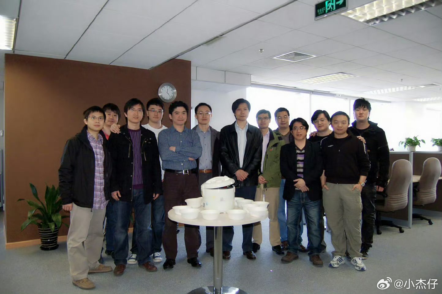 两位小米联合创始人退出小米科技阿黎和洪帮主，退个休，大惊小怪，本来也有一段时间不