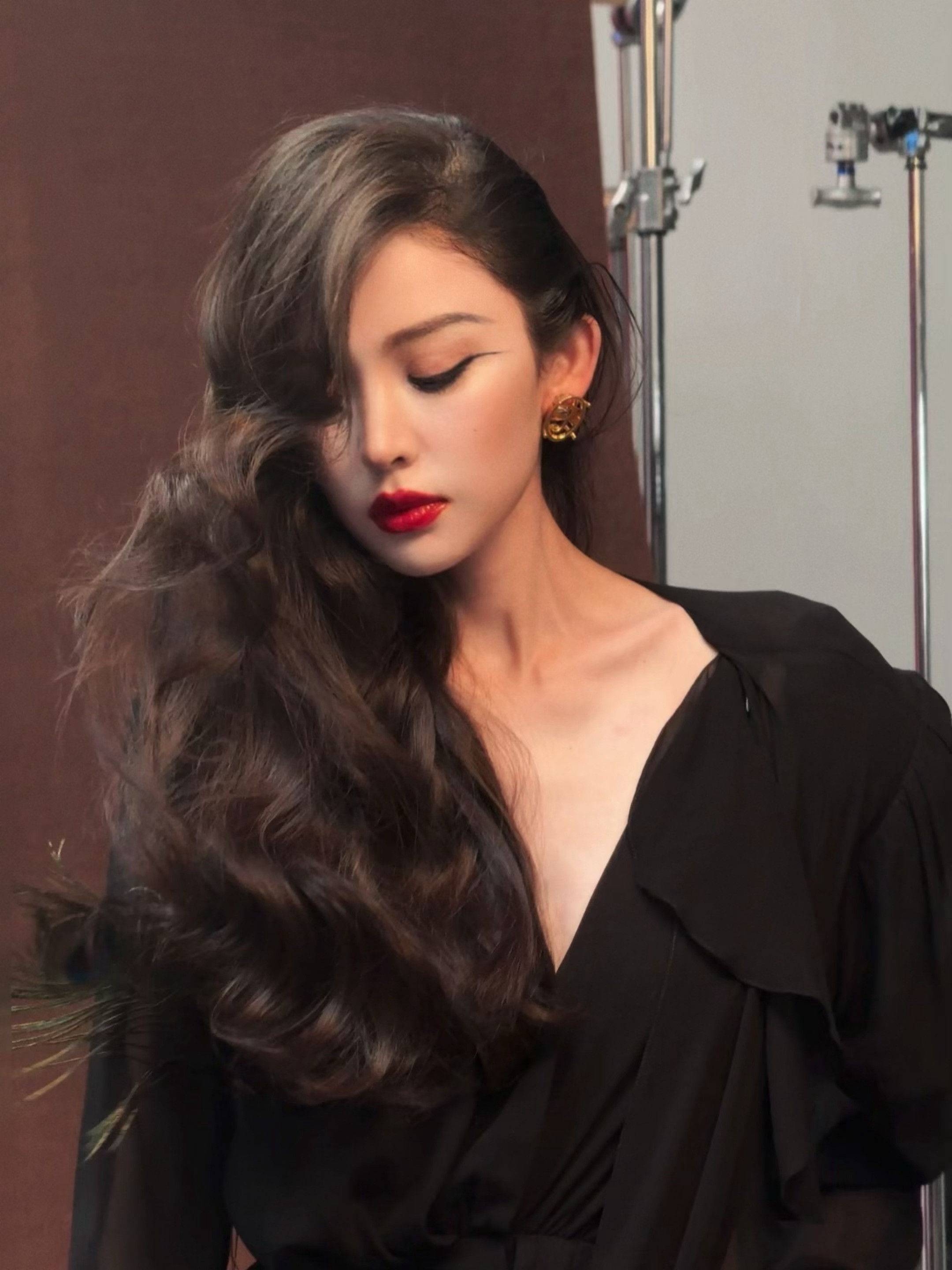 娜扎的新世界芭莎十一月刊封面额滴神啊，娜扎美成啥了，娜扎芭莎这组大片完全就是美艳