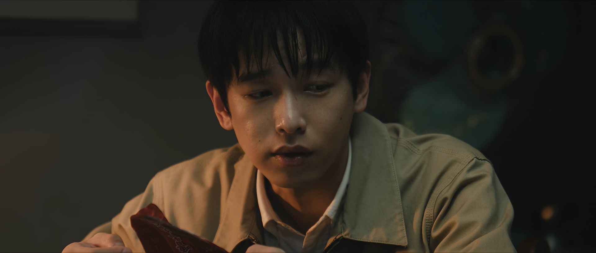 《交锋》大结局，何春晓和锦兰离婚了。何春晓和锦兰刚认识的时候，两人对彼此都是有好感的。假扮夫妻住在一