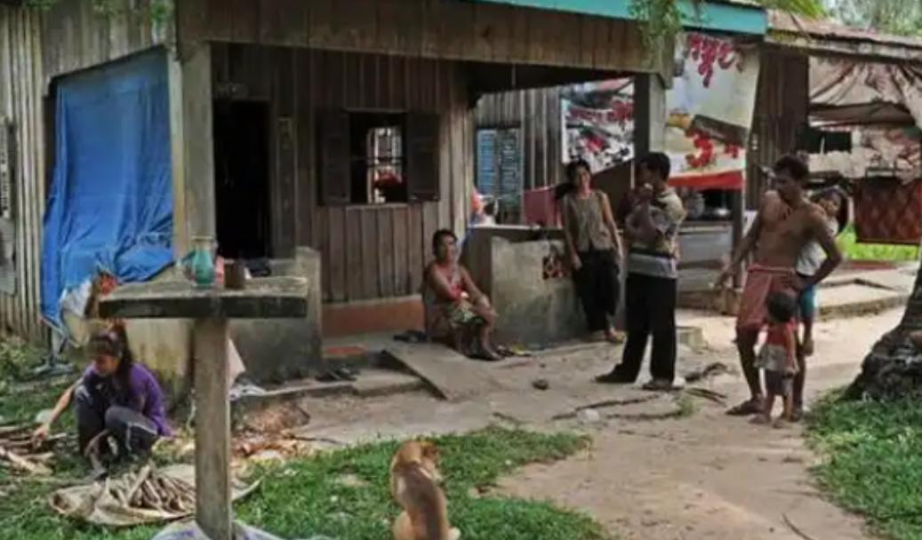 柬埔寨的穷太反常了！18万平方公里土地，75%是肥沃平原，人口还不到170