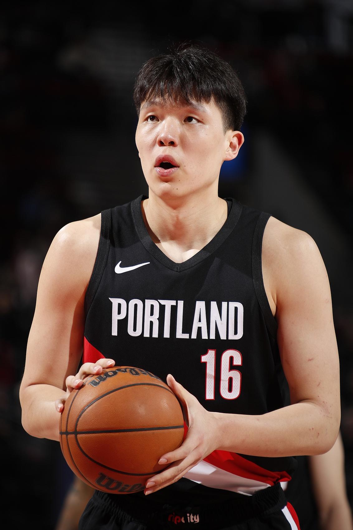 杨瀚森拐点到了！随着开拓者队新老板上任之后，杨瀚森也是迎来了绝佳的机会，从最近