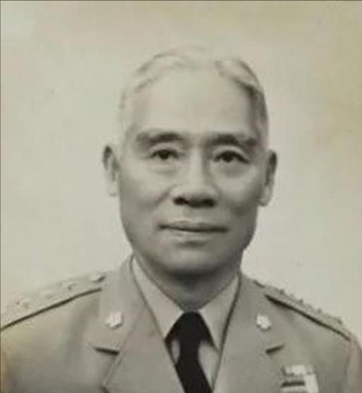 1942年，黄士伟在路上埋60枚地雷阻击日军，准备预测日军会停下的地方，这时候他