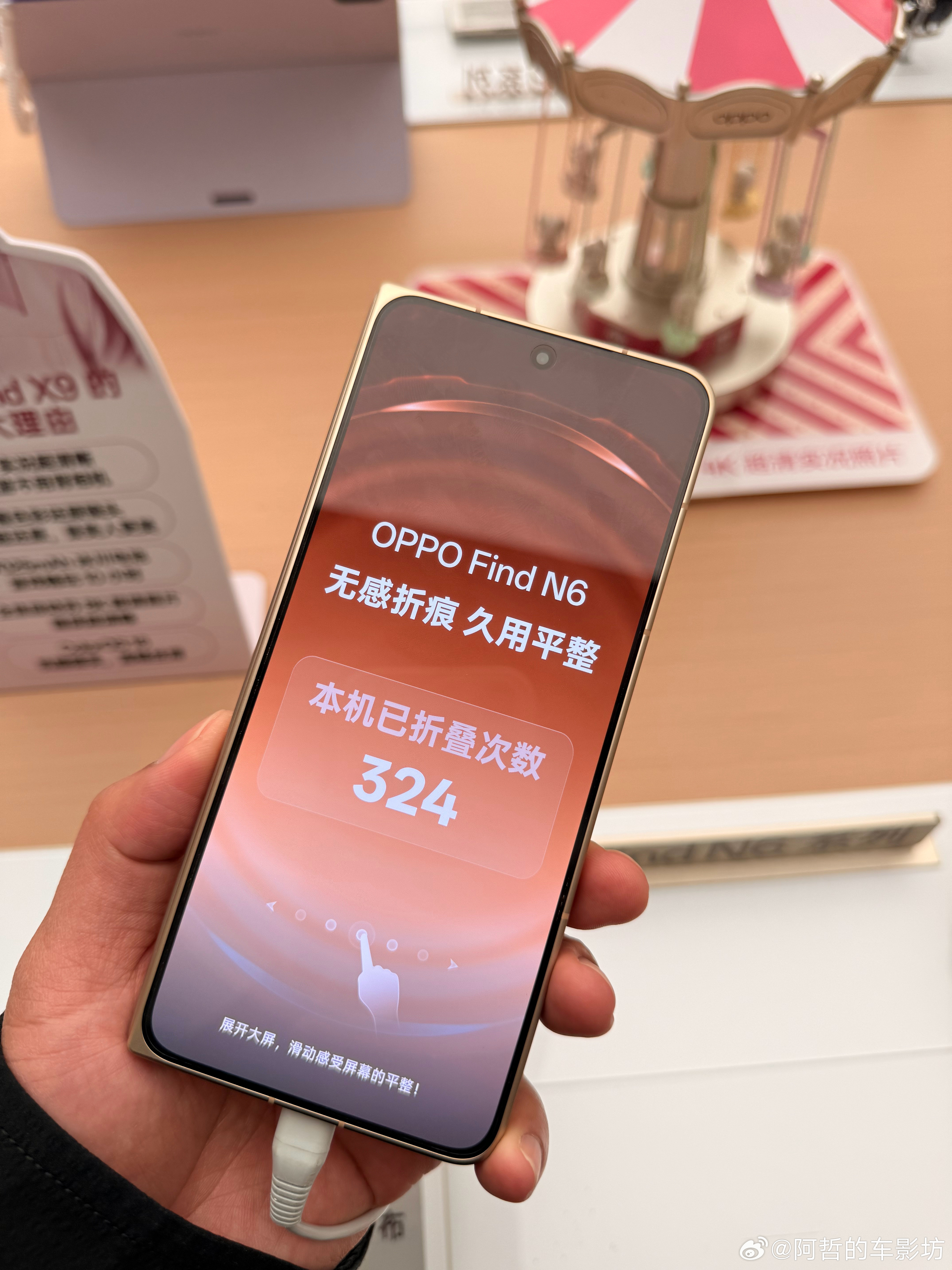 网上看博主们发的OPPOFindN6全是灭屏状态，应该是评测和系统内容还没有