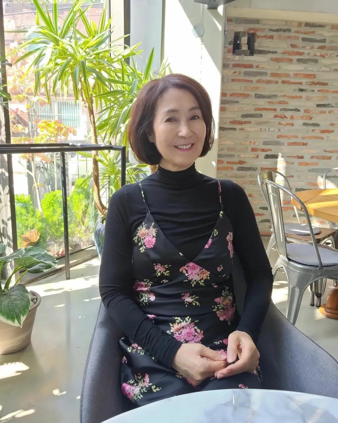 女人这辈子，生理性喜欢只有两次，一次惊艳青春，一次温柔余生我家邻居张阿姨，