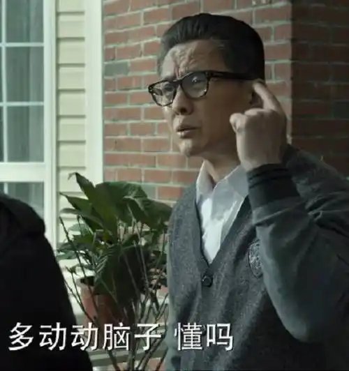 我在吃饭，椅子是那种翻盖可以放包的那种。隔壁桌一女的，坐在盖子上想把盖子打开，她