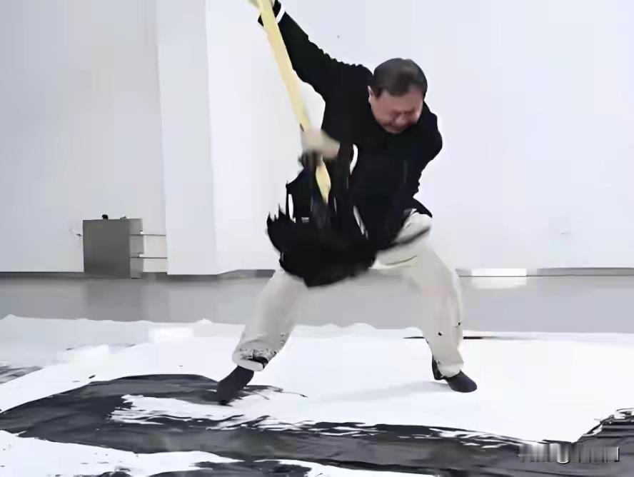 曾翔批二田书法低级，就是初学者，为啥？在当代书法届，曾翔不仅敢作（吼书）也敢说