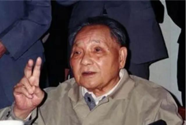 1979年，美国地方法院给中国政府发通告，要求中国政府还款2.2亿美元债券，欠债