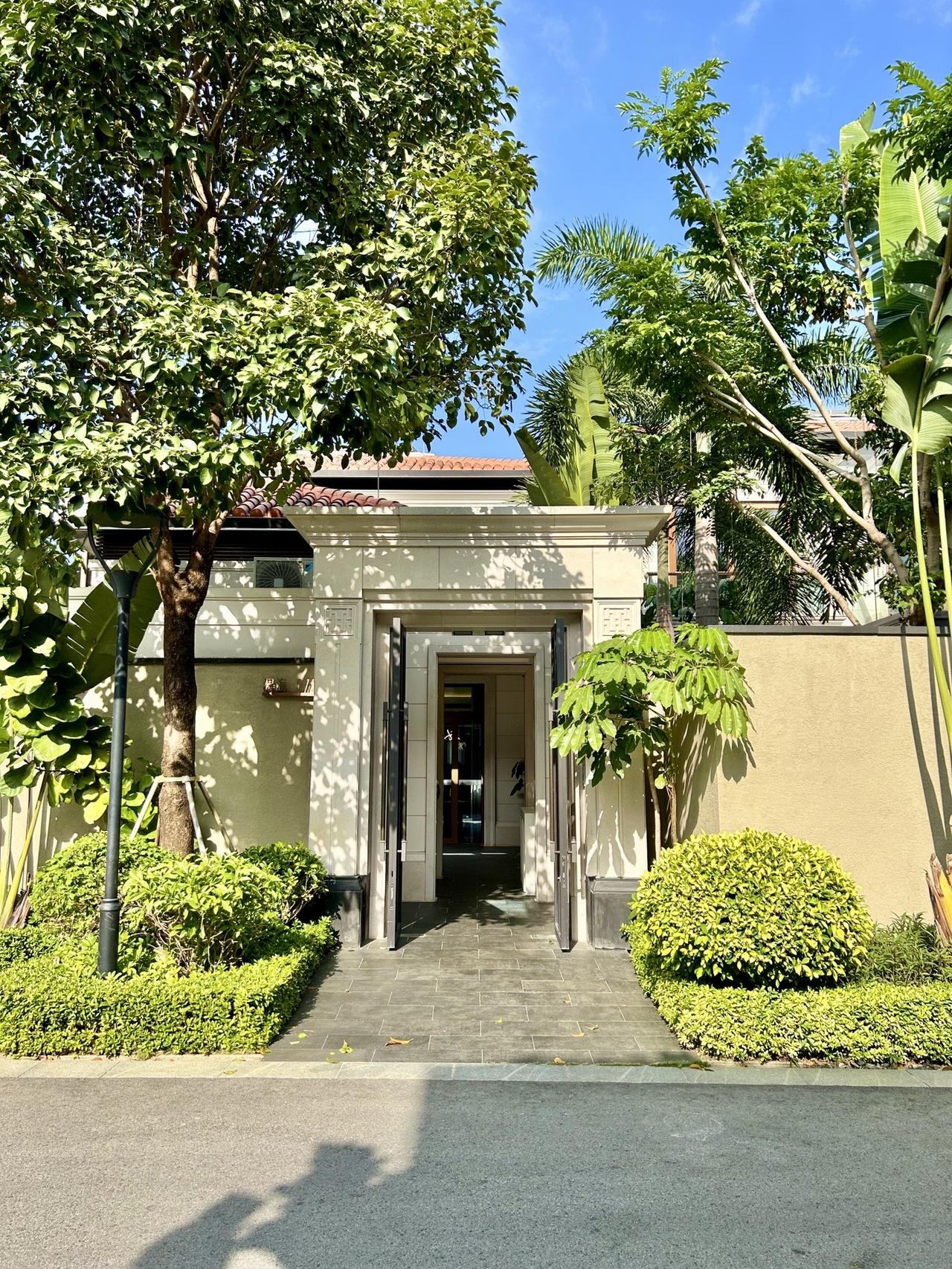 今年实在扛不住了，19年拿下的三亚海棠湾别墅，装修好还没住过，就要忍痛割爱。小独