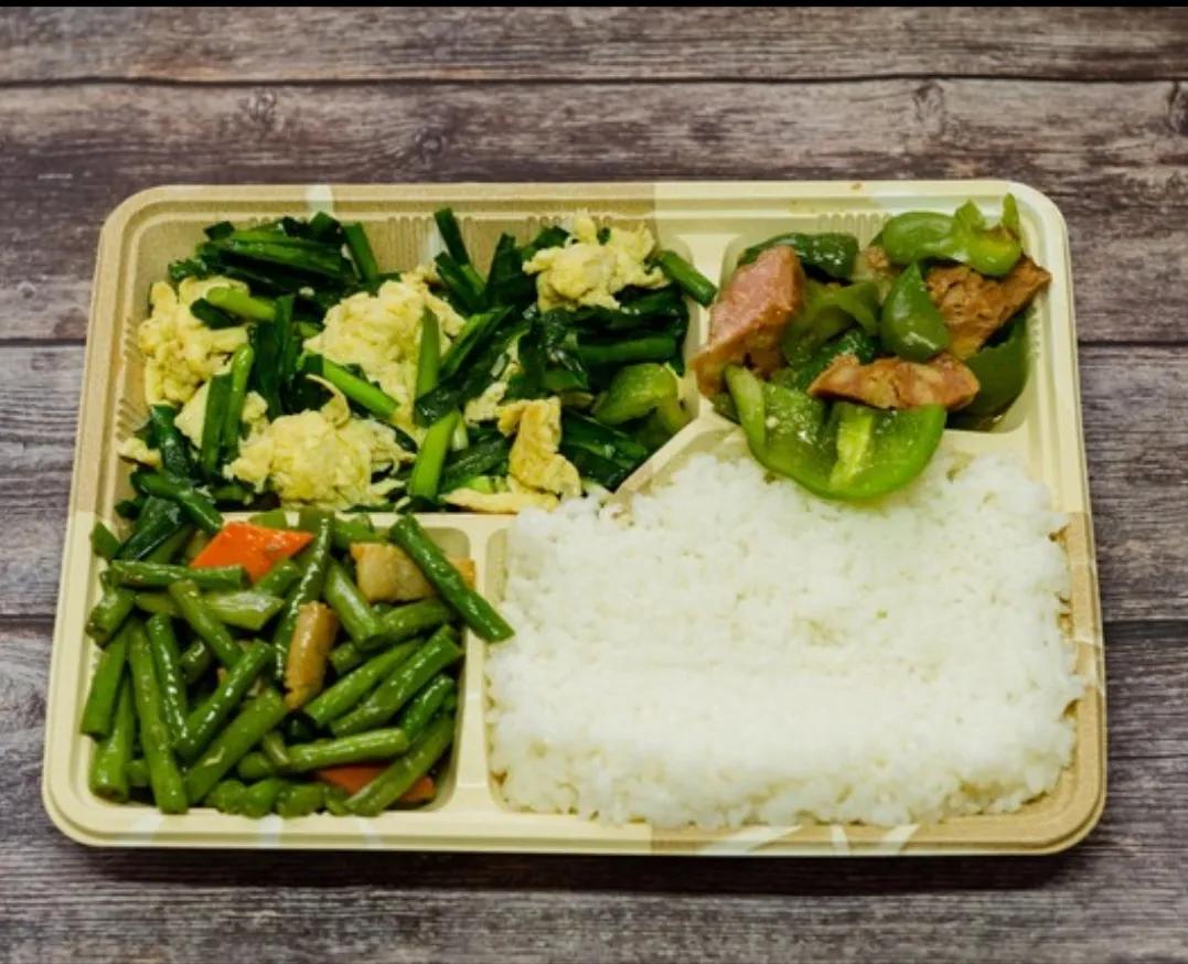 一个人一天能吃多少钱的饭？今天家里就是我一个人，不想做饭。想到好容易有