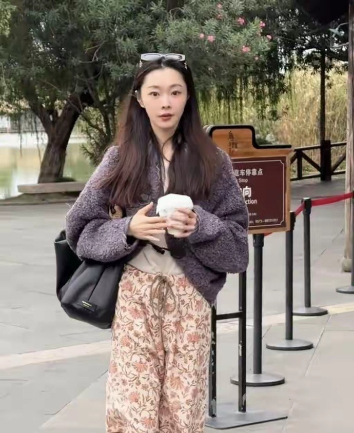 在乌镇碰到宋轶了，这下我可信了，身材和颜值真挺重要​​​