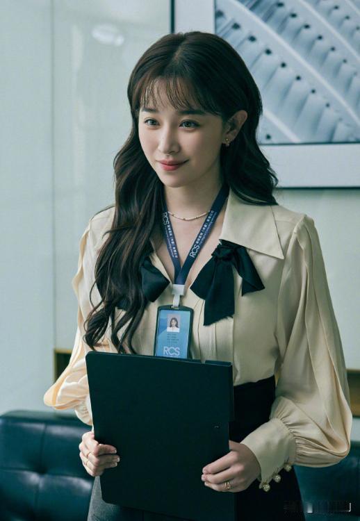 阚清子老公叫周浩，圈外金融科技人士，低调富豪、多年老粉逆袭。包岛求婚，保姆式老公