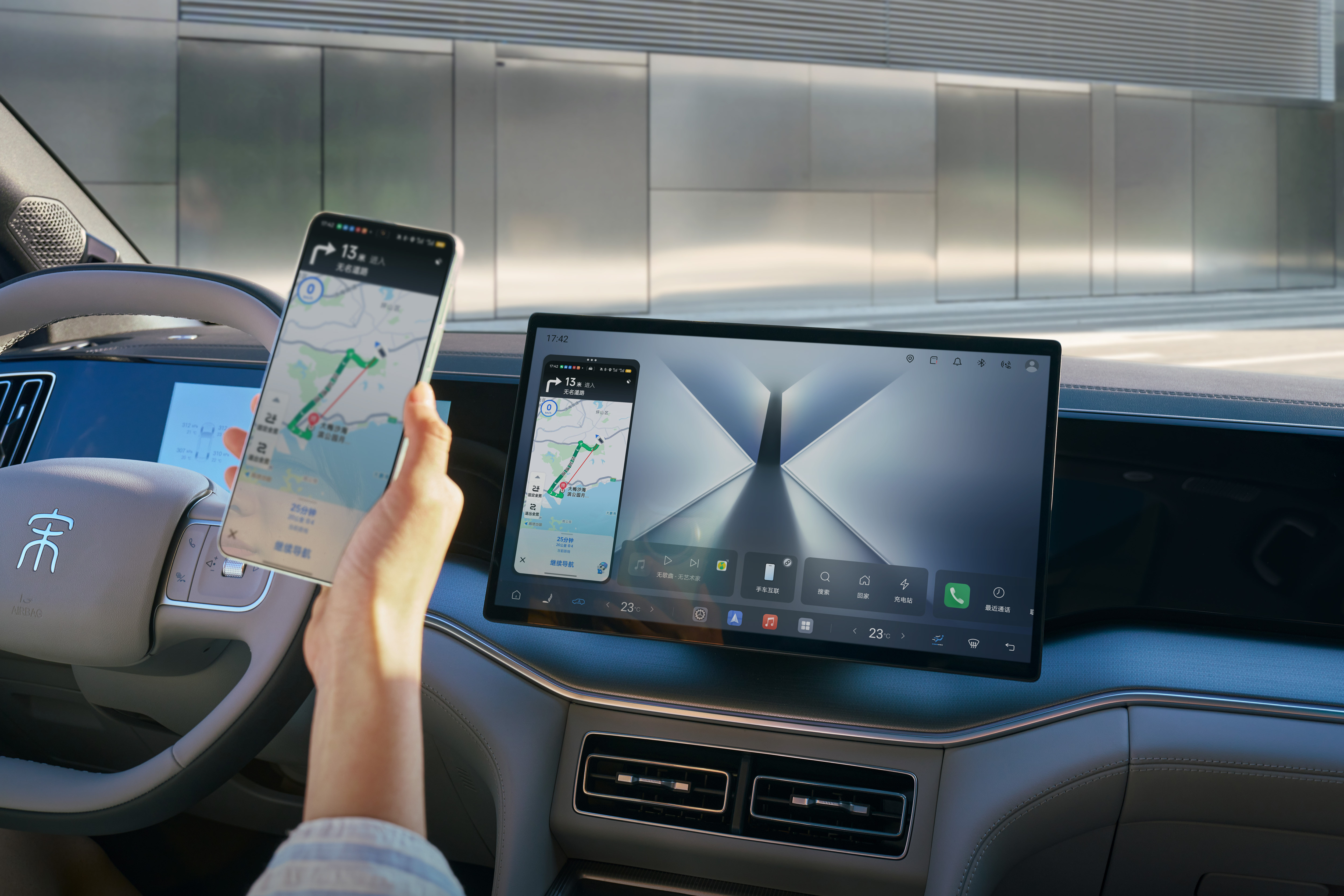 宋UltraEV刚上市，身边好多朋友都在聊这台车。周末去店里摸了一把实车，说说