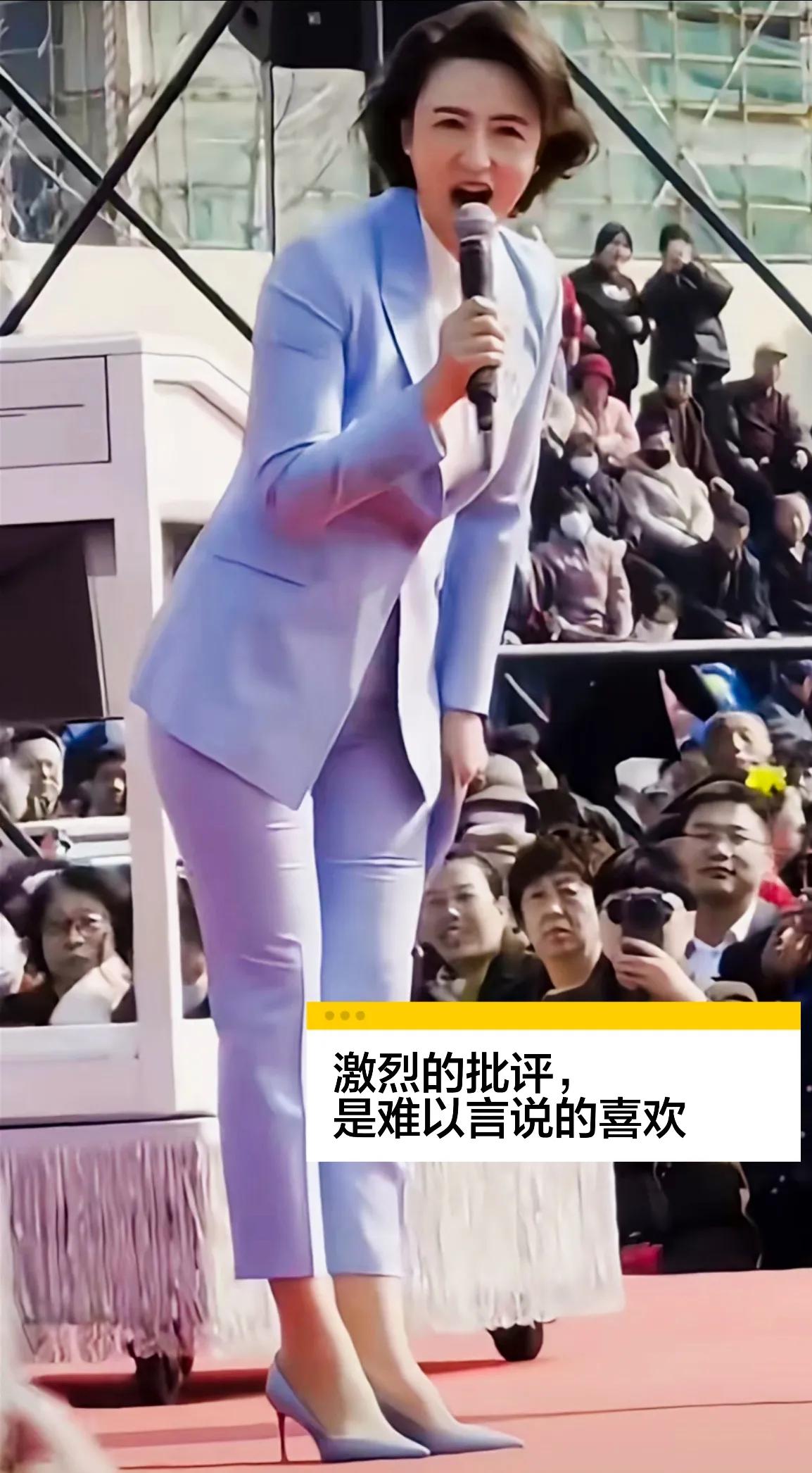 为什么有人拒绝主持人张蕾的穿着之美？主持人张蕾因服装问题引起了关注，关注的一