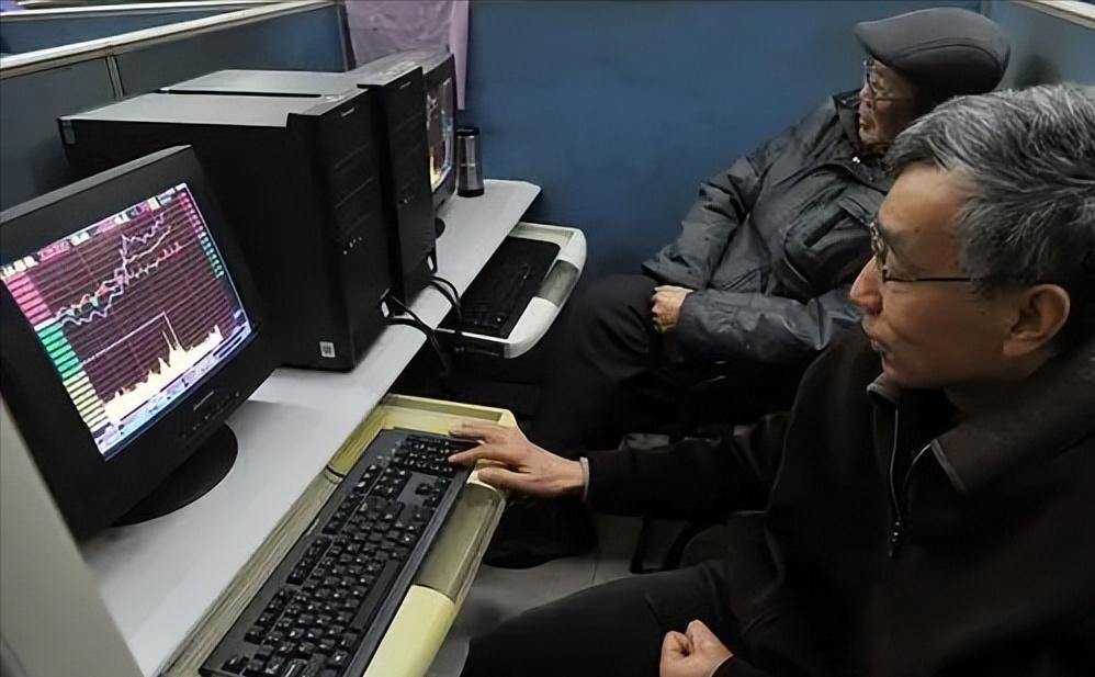 见过最“潇洒”的股民，没有之一。他只做一只银行股，全进全出，不留底仓。跌