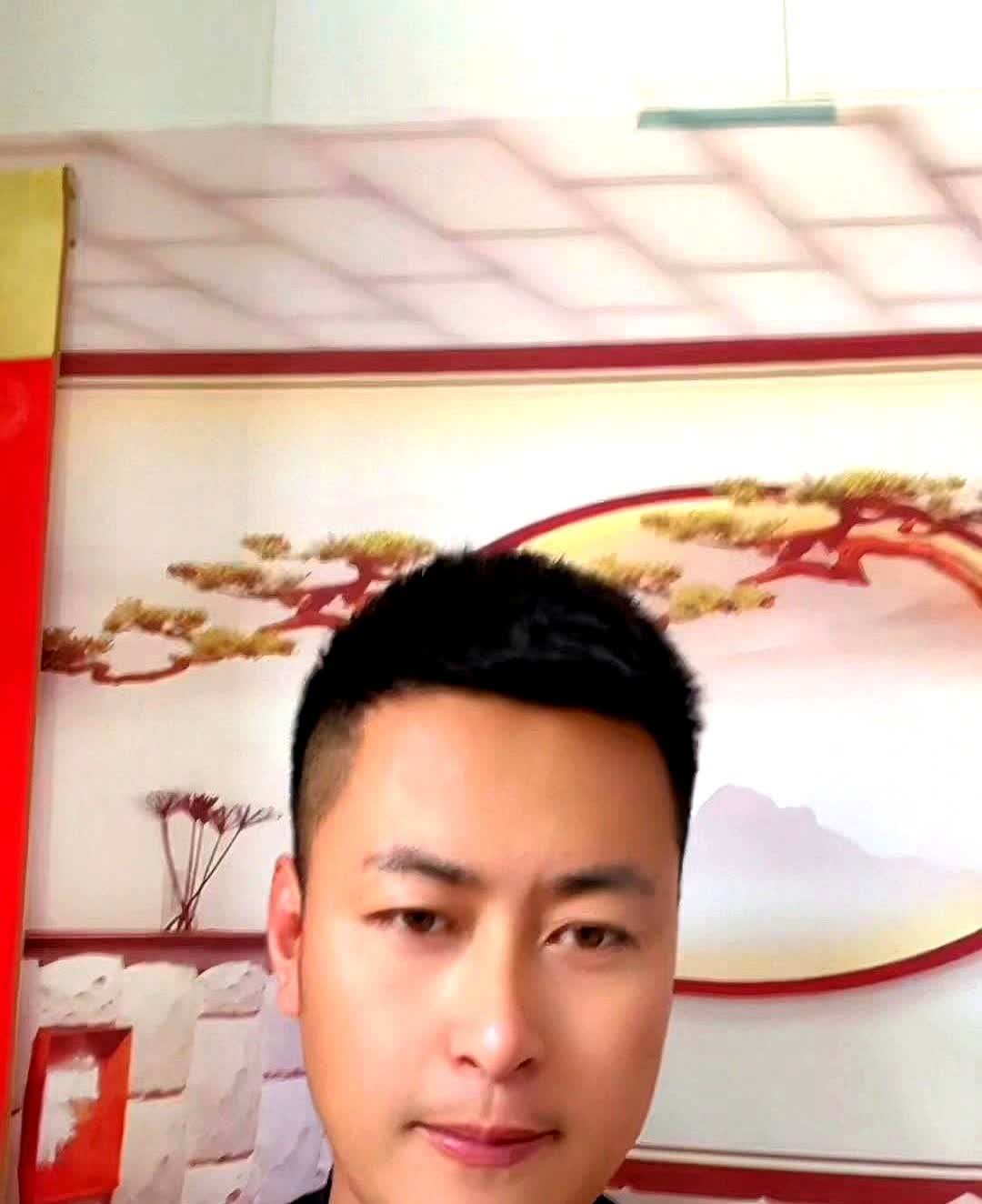 新车上牌一定要避开几个字母。第一个就是字母R，第二个就是字母U，第三个就