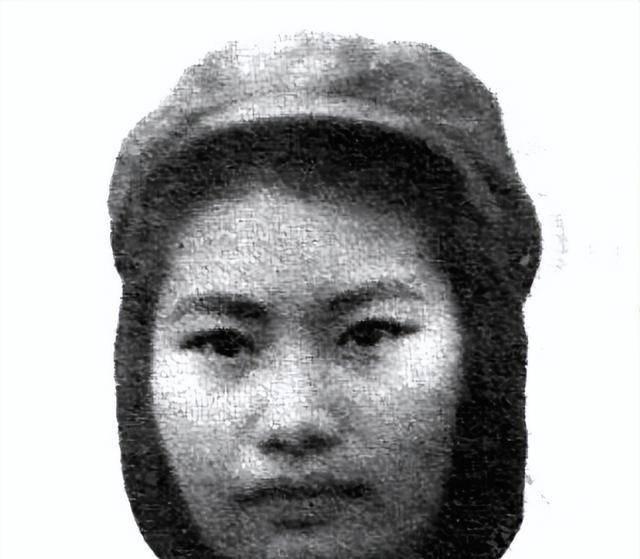 1950年，19岁的丁佑君被土匪抓获，土匪们看到她白皙如玉的肌肤，瞬间扒光了她的