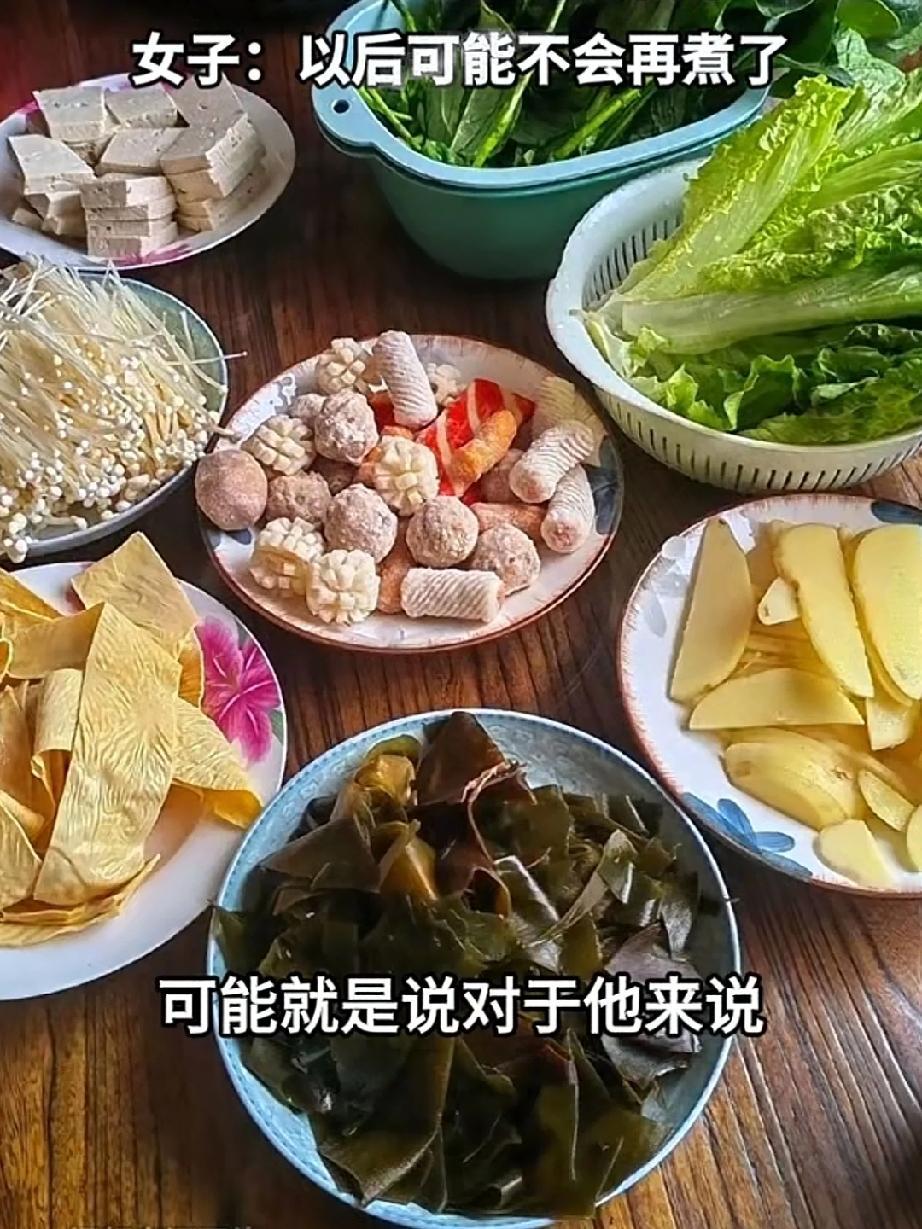 精心准备了这么一大桌子鲜亮的菜，以后可能不会再煮了！女子花四个小时