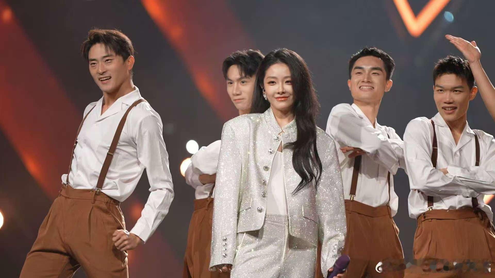 半个娱乐圈都来宜宾团建了宜宾凭实力火出圈！和美之夜央视打造的星光盛宴群星璀璨，