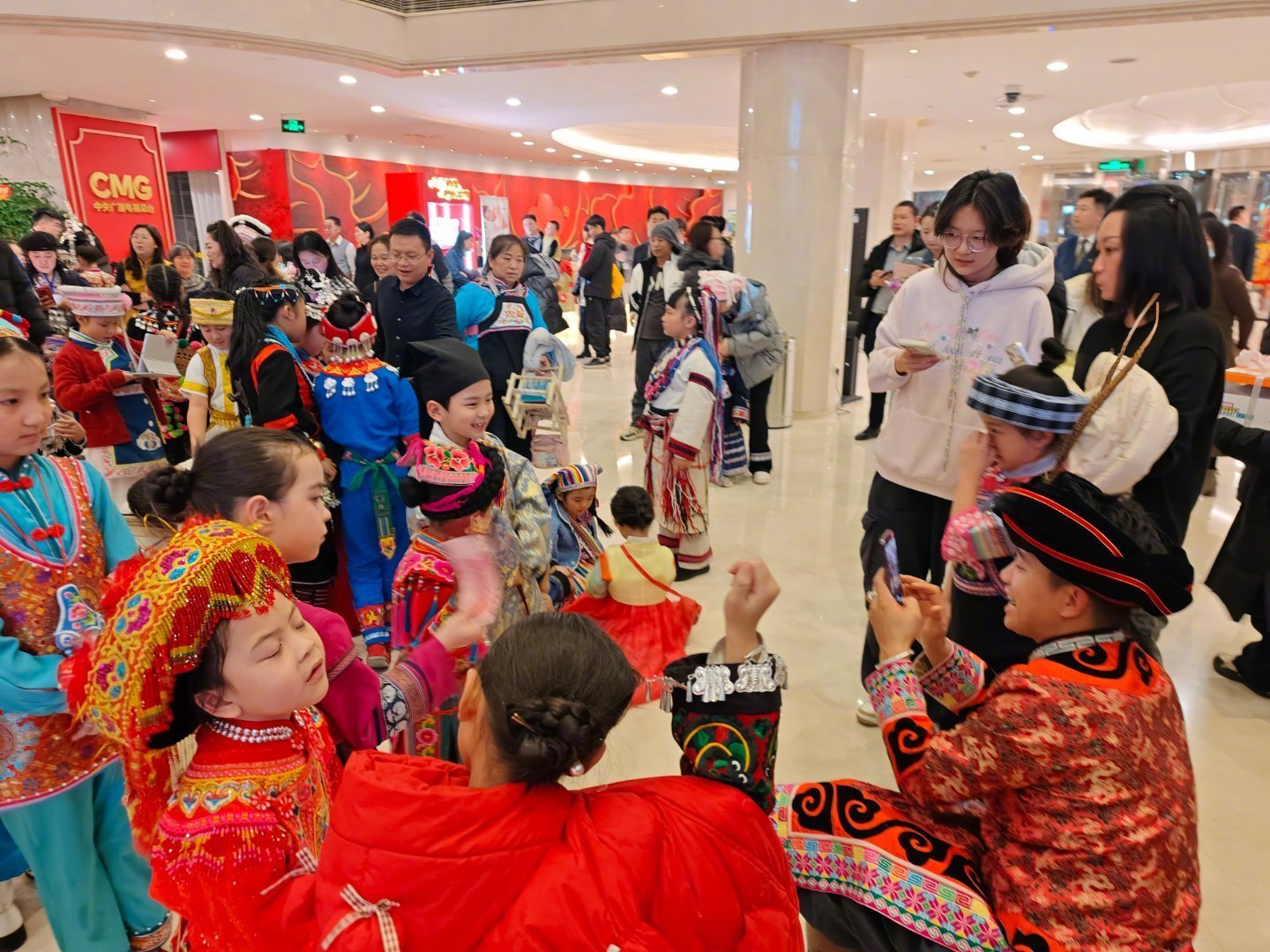 小明终于穿上他的民族服饰汉服，太不容易了！各位同袍继续加油💪汉族