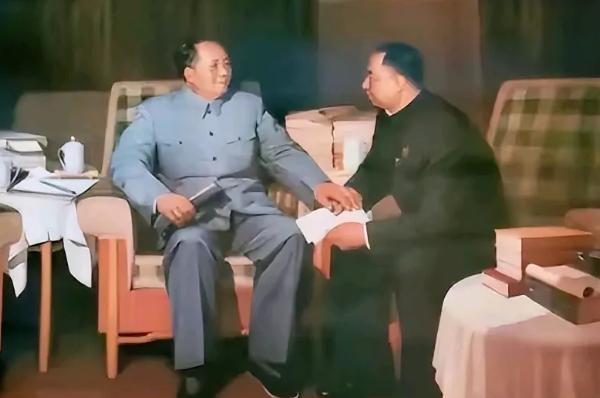 毛主席曾评价华国锋，是他见过最老实的人，不过，令很多人意想不到的是，这个老实人在
