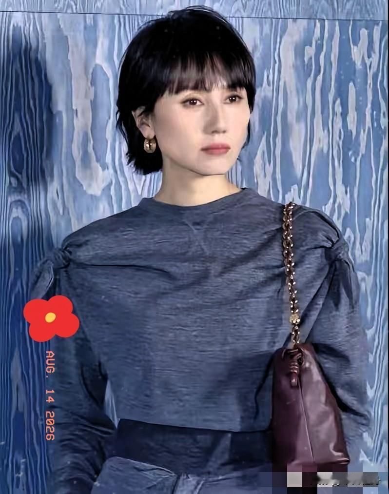 我宣布，袁泉，大概率是内娱这么多女明星里，出现在公共场合穿的最得体的演员，没有