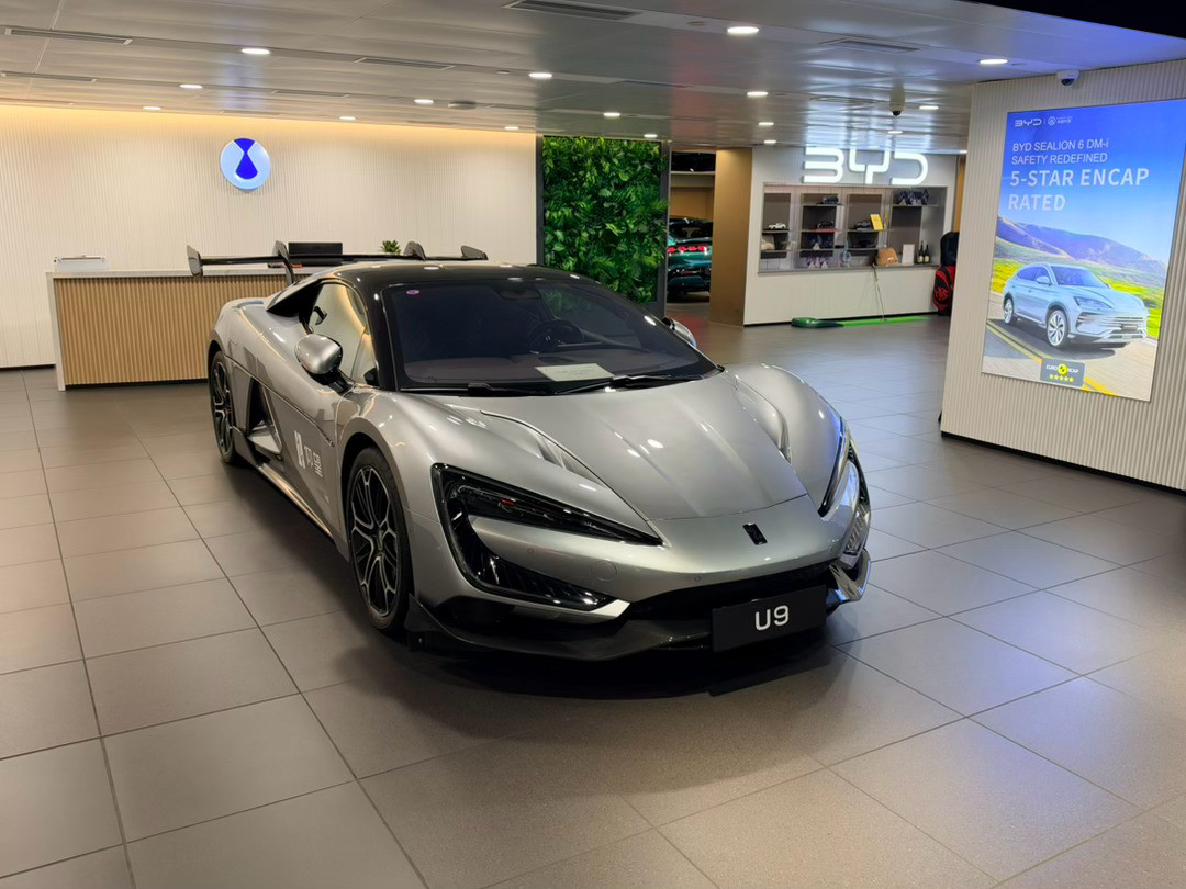 特地来打卡香港的比亚迪店从外观设计到内饰完全就是豪车来的价格就不给大家放了在内陆