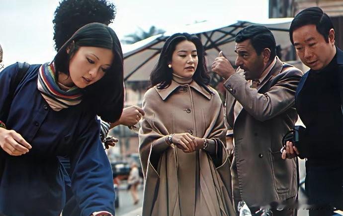 40年前，人家就这打扮了，想想现在的生活，🉐珍惜啊！