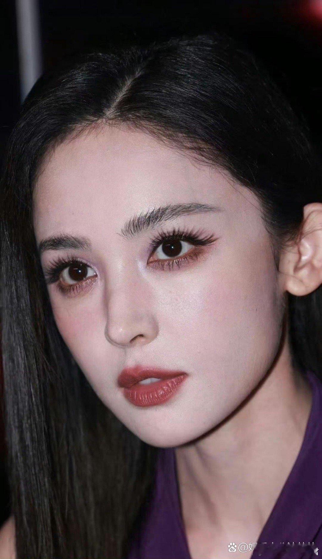 我的天呢娜扎这张大美毕设脸加上高耸的眼眶骨竟然忽略了哈她还真是单眼皮hhh好