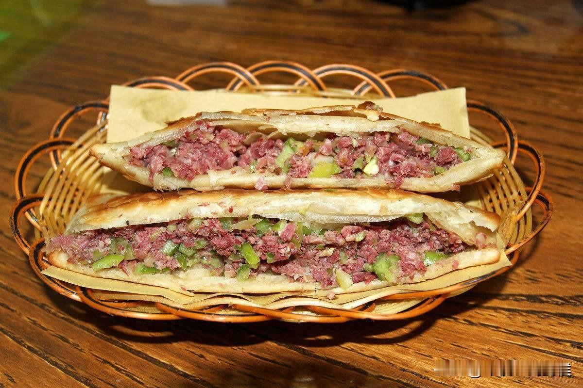 想知道许家印当年生活多奢靡吗?你想都不敢想！有一次去他家里吃饭，我眼睁睁看着