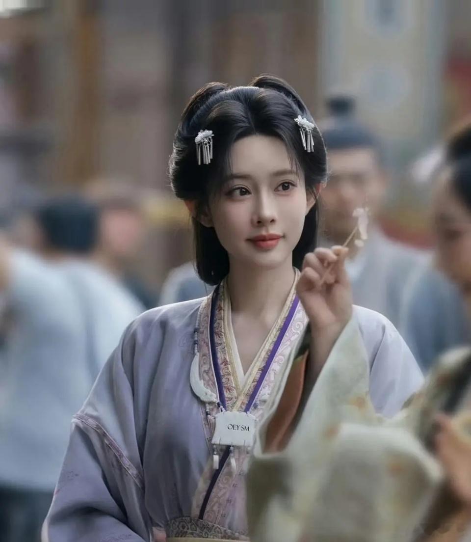 同款造型孟子义像大户人家的小姐卢昱晓像丫鬟[捂脸哭]​​​