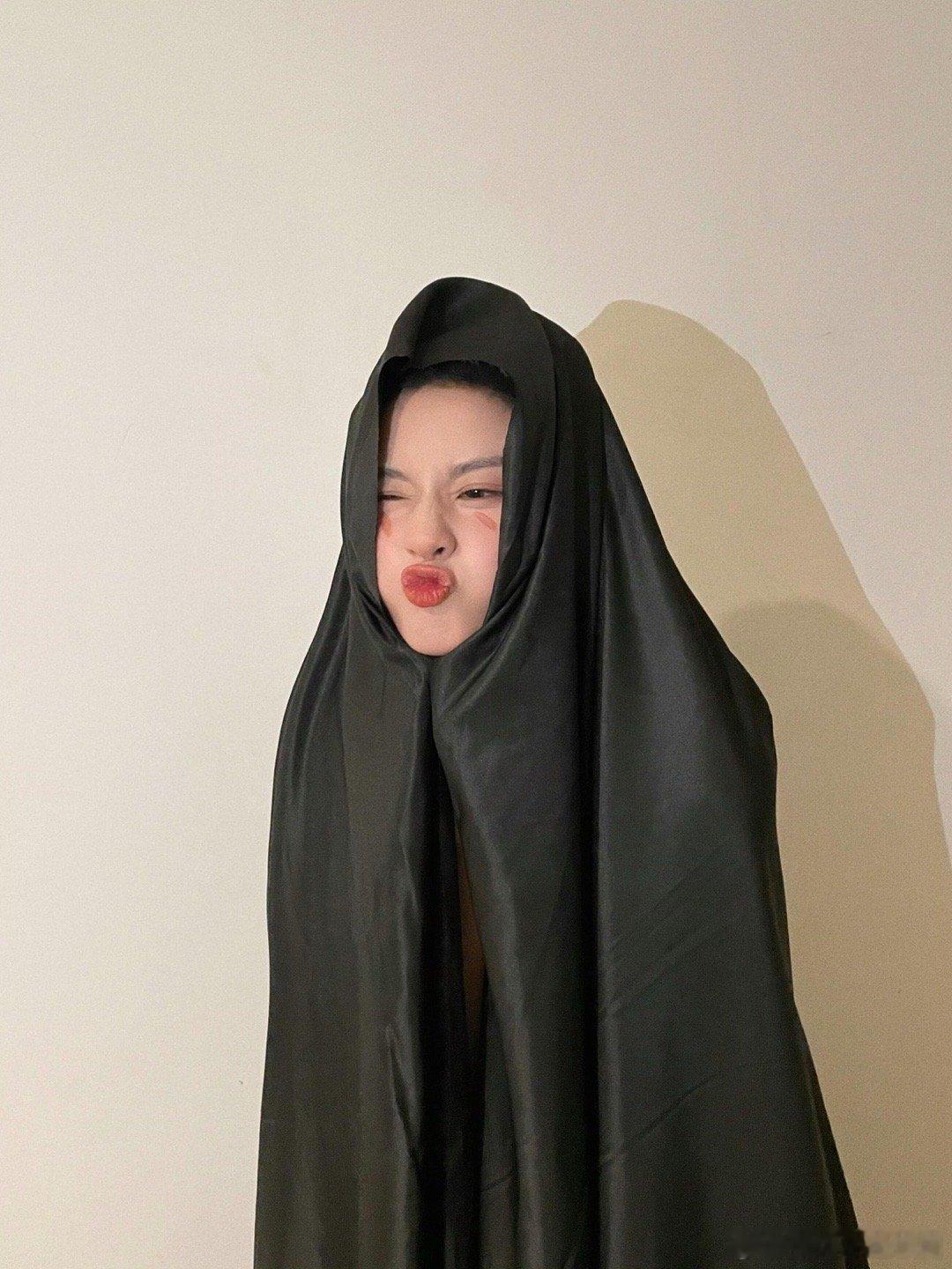 万圣节邪恶版本的宋祖儿～古灵精怪的小朋友，太可爱啦​​​