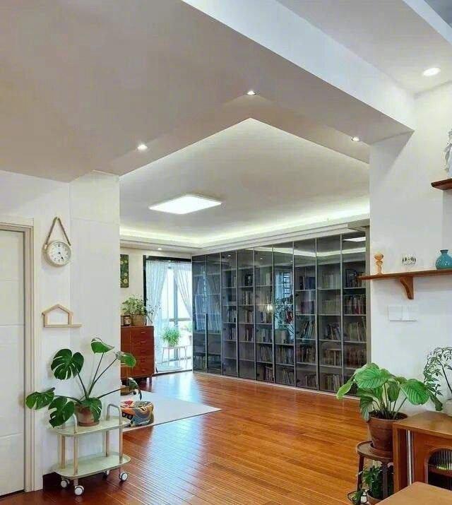 房价下跌不可能是所有人都占不到便宜的。就拿这几年的房价下跌来说。如果不是房价