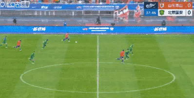 先进个球吧，就算北京国安先进一个也行。可能跟雨天比赛有关系，北京国安收缩的很靠后