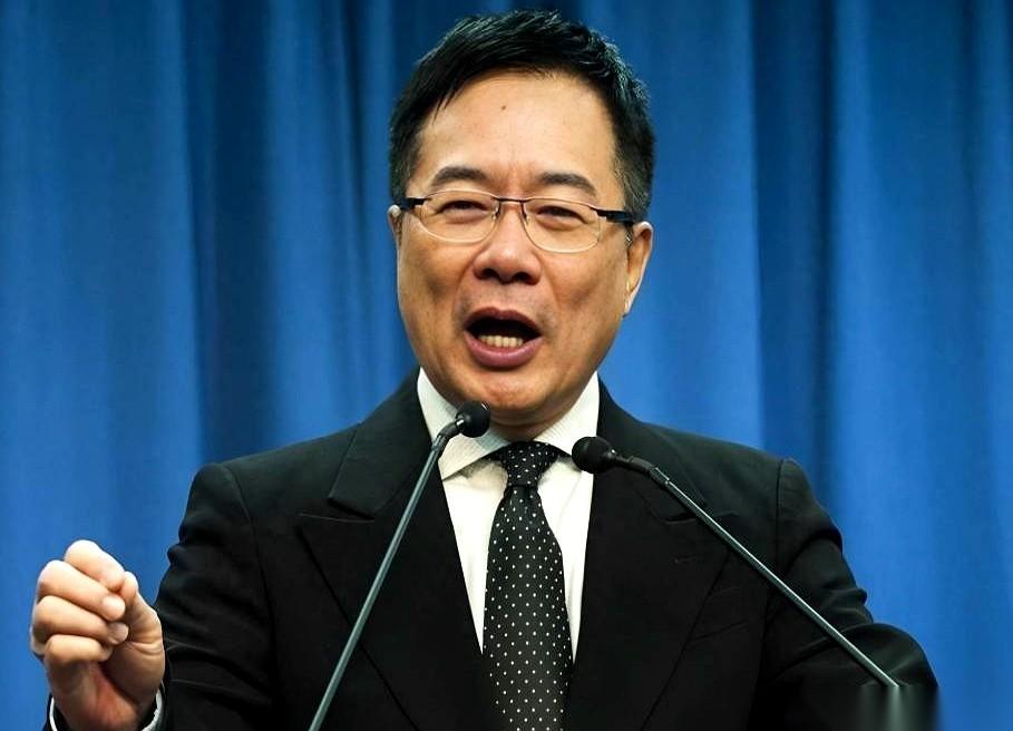 一个饭局，一通电话。就把两个差点老死不相往来的人，又重新拉回了谈判桌。这事儿