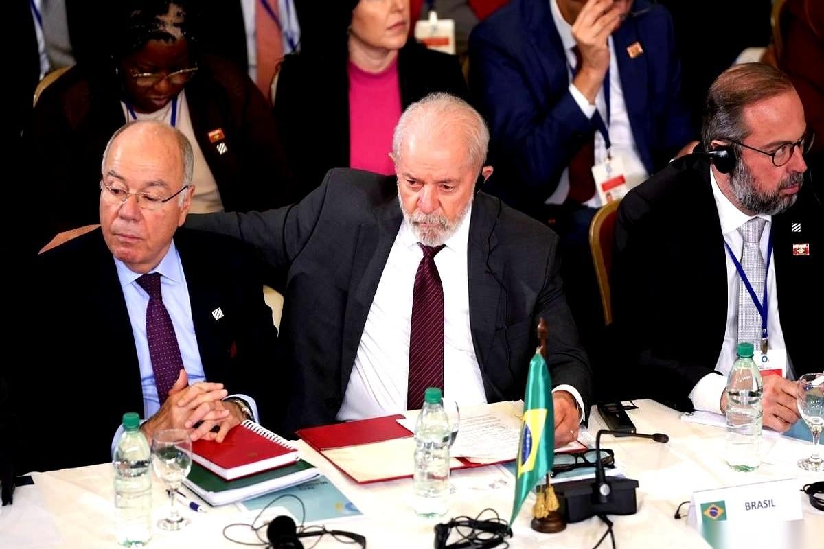 狠人过招，从来不看表面笑得多欢，要看他俩上次交手，谁的拳头更疼。一通50分钟的