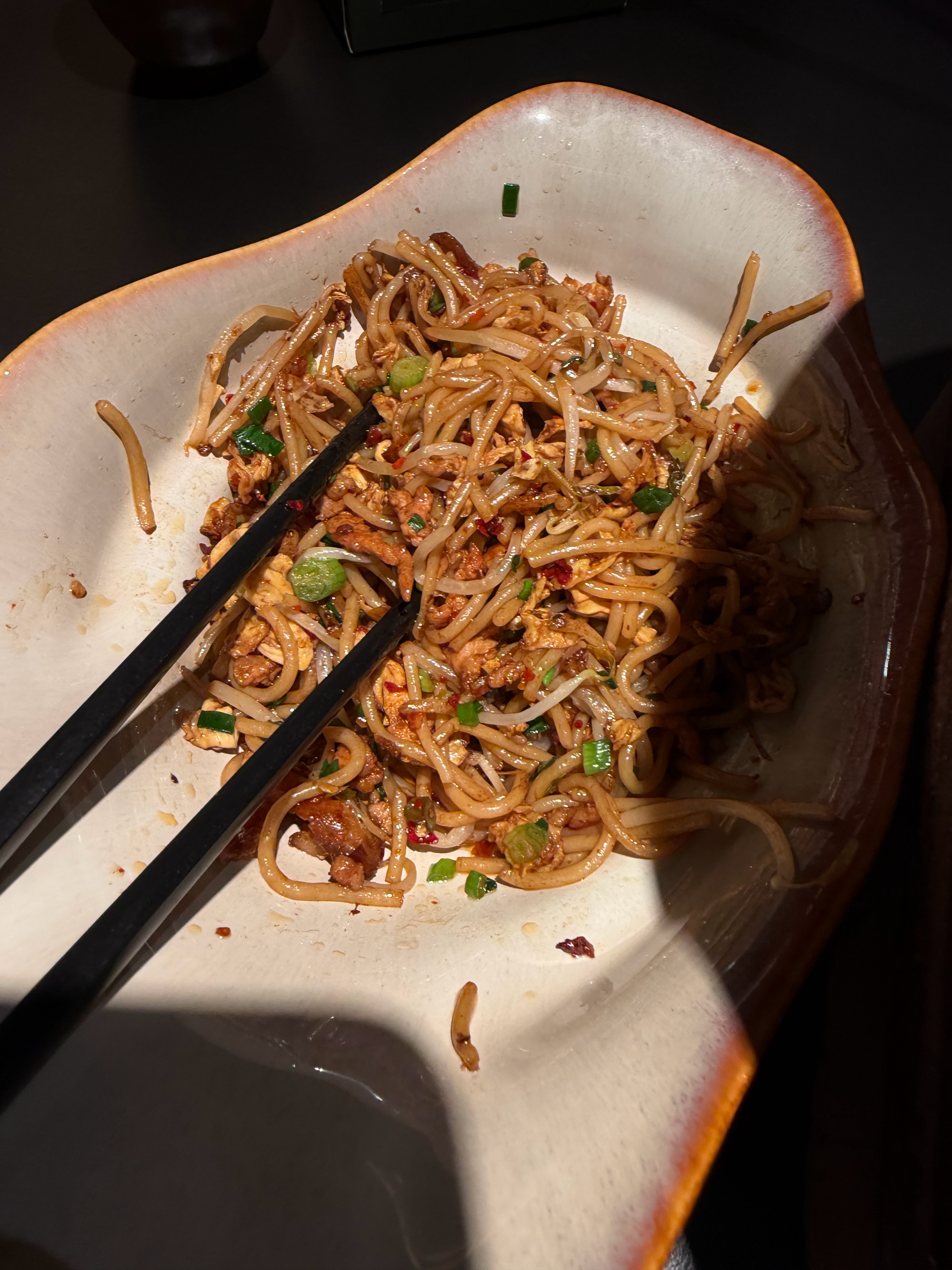 今天晚上吃的江西菜，三杯鸡不错，炒米粉绝佳