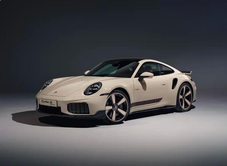 【保时捷911TurboSSadu：全球限量20台！】日前，保时捷推出了一