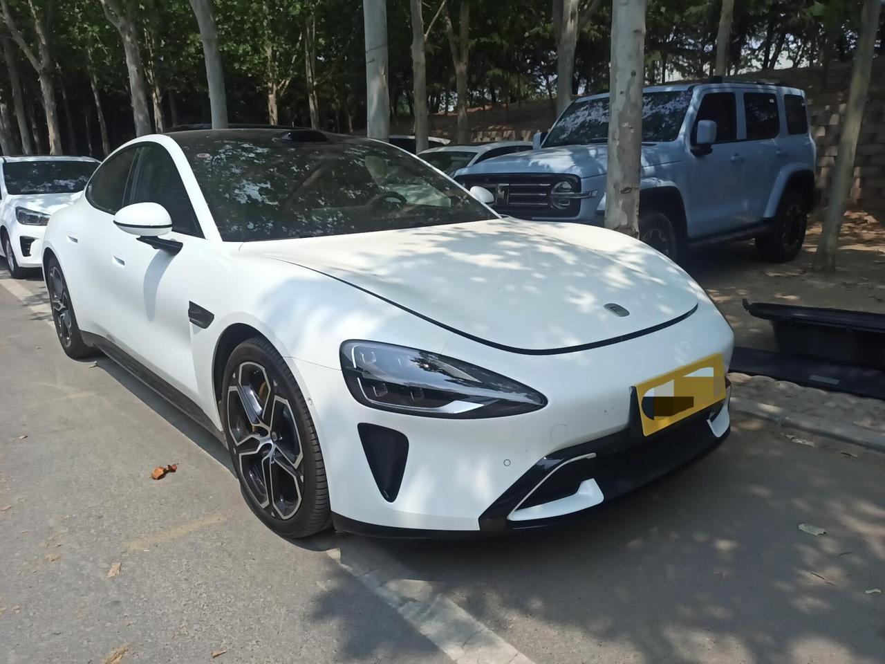 30万买辆小米SU7，开两年卖掉，车主小姐姐到手才8万？前两天验了一台小米SU