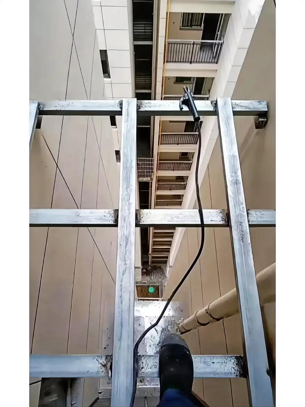 邻居这样的操作，为了多这1m²，竟然连命都不要了！我想邻居胆子在大一点，都能在