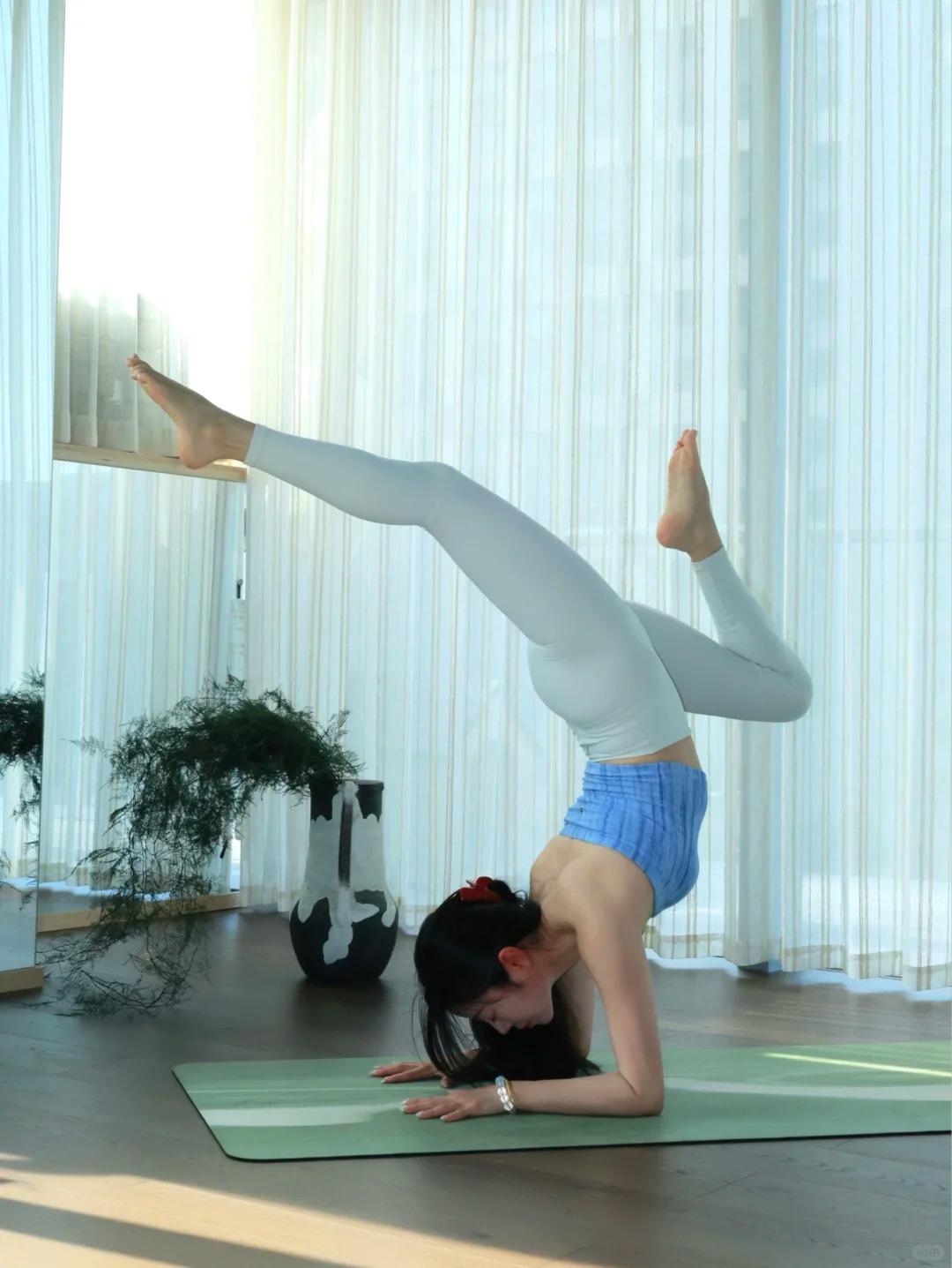 垫上的每一次伸展，都是与自己的温柔相拥；每一次呼吸，都是与春日的悄悄共鸣。褪去浮