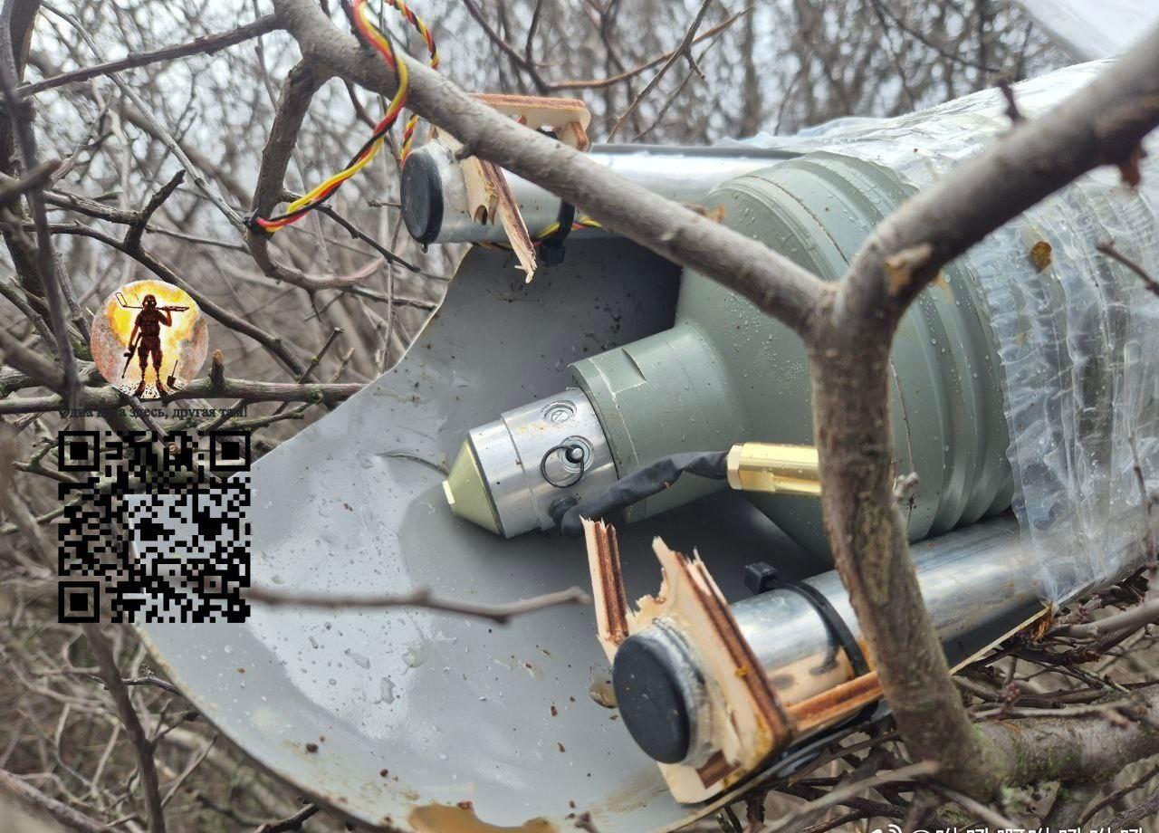 俄国人工兵频道吐槽前线的无人机飞手素质低下，使用КOTБЧ-5破甲战斗部作为