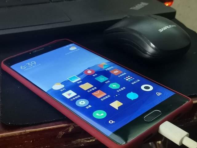 别再被手机充电误区坑了！家人们，大半夜迷迷糊糊爬起来，第一件事是不是摸手机看时