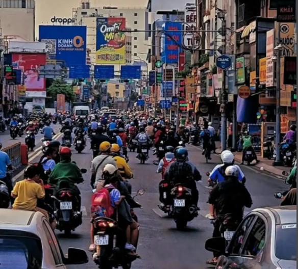 全世界都盯着俄乌厮杀、巴以交火，偏偏没人注意到中国南边藏着一颗即将引爆的“定时