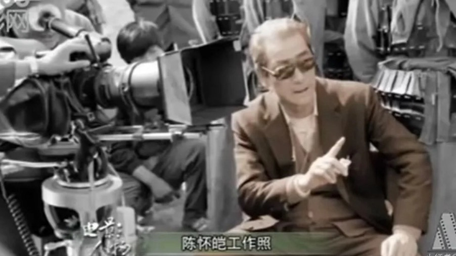 陈飞宇爷爷老帅了三代里没有塌鼻子！​​​